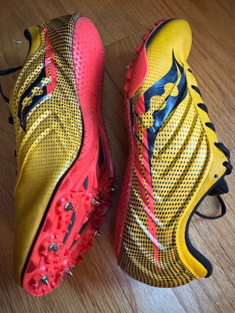 Saucony men US7.5 Track Metal Spikes Yellow & Neon Pink Running Shoes lightweigh